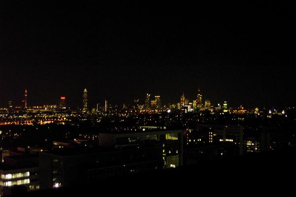 Die Frankfurter Skyline bei Nacht